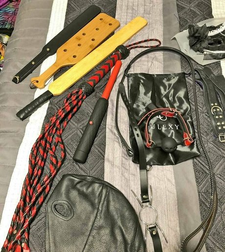 busty mom onlyfans hot naked images