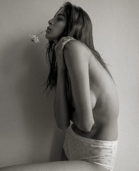 Noa Brener exclusive actress picture