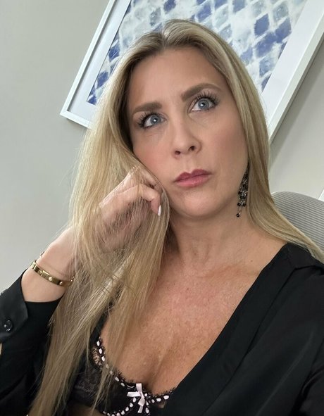 Julesonly erotic model pictures