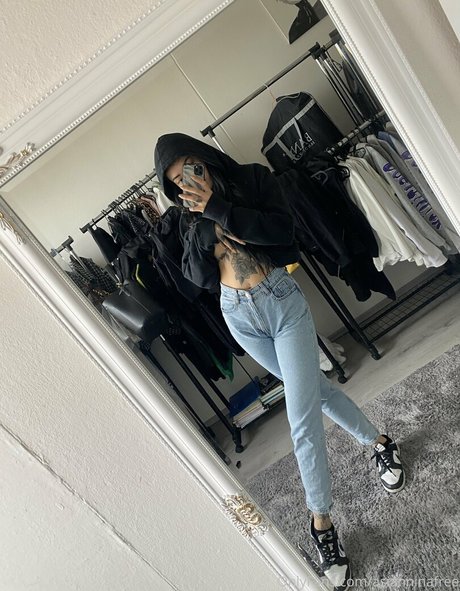 asianiina star sex photos