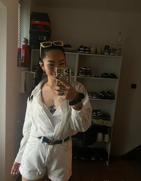 asianiina adult model gallery