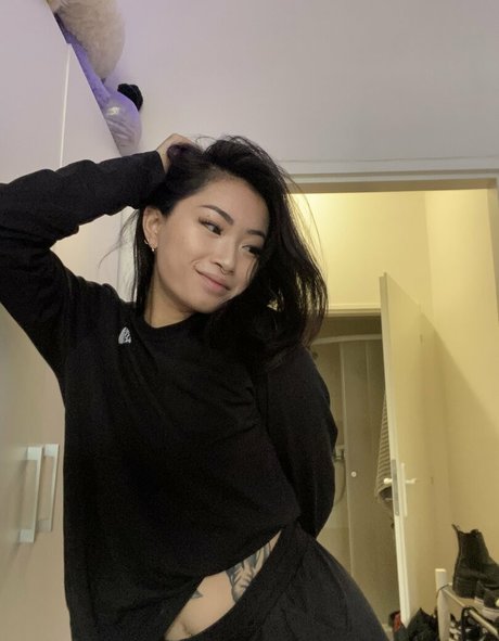 asianiina star nude pics