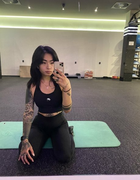 asianiina sex model img