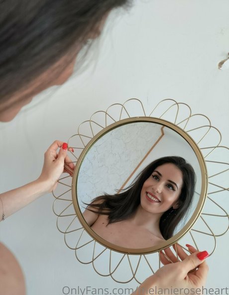 melanieroseheart Profile Pic