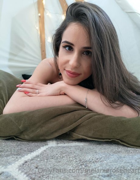 melanieroseheart hd model image