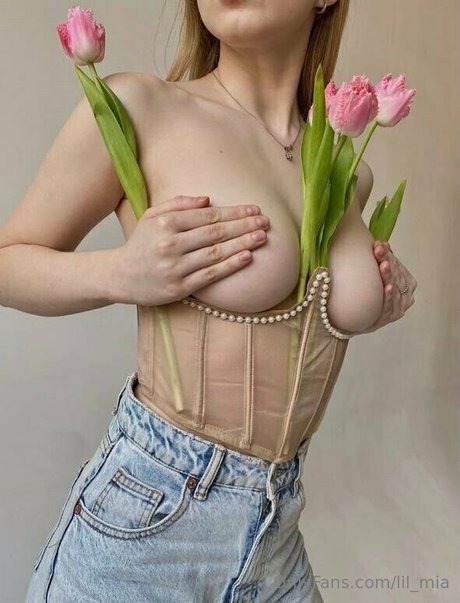 lil mia hot star images