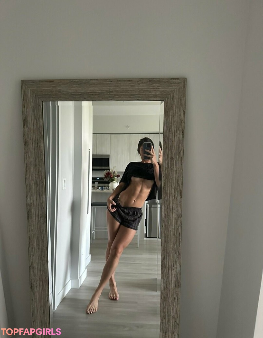 nottobeshared adult model image