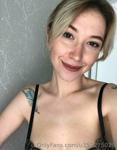 emilly xo nudes actress gallery