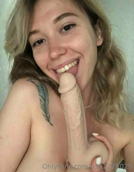 emilly xo sexy model image