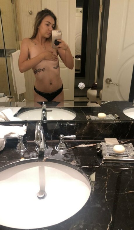 lexidoesntlikeyou exclusive model photo