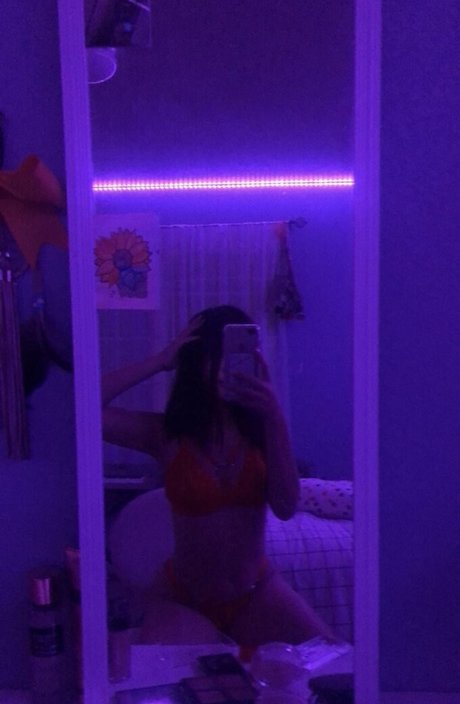 Vy Tran nude pornstar picture