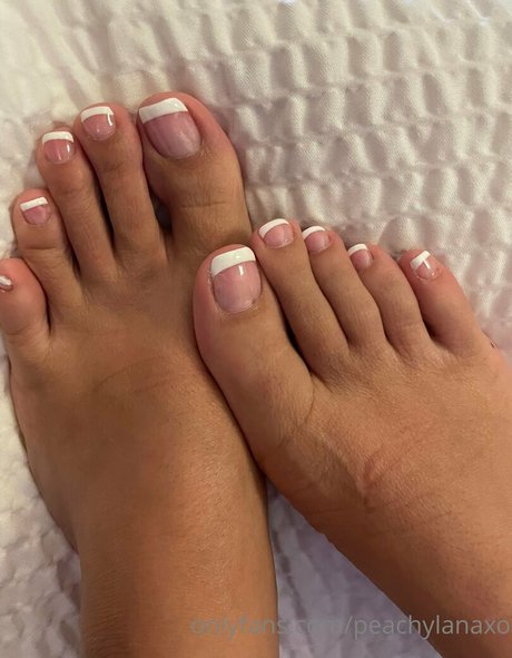 peachylanaxo model nudes gallery