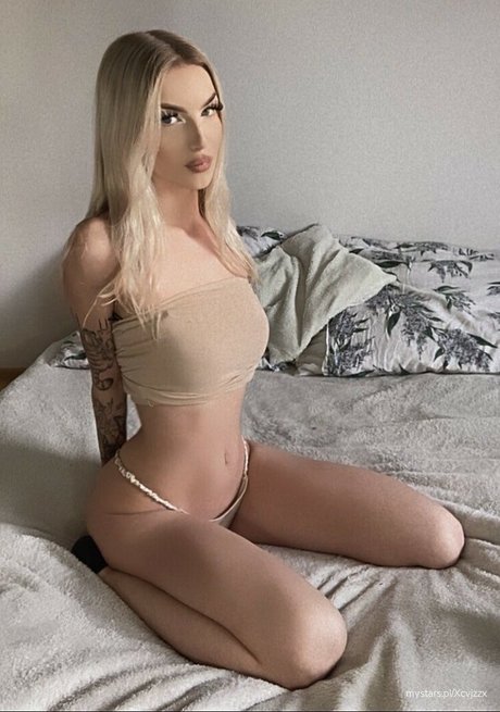 Xcvjzzx model porn photo