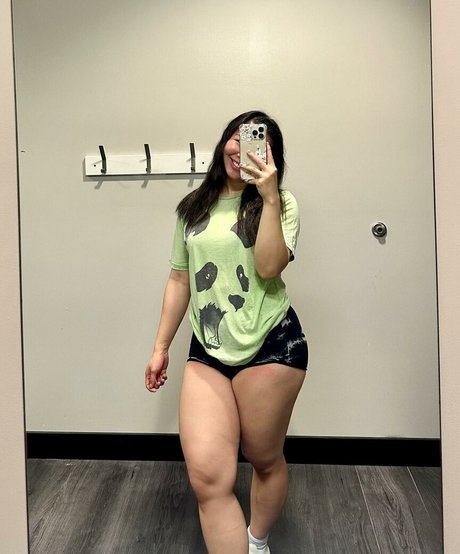 Asianquadbae erotic model picture