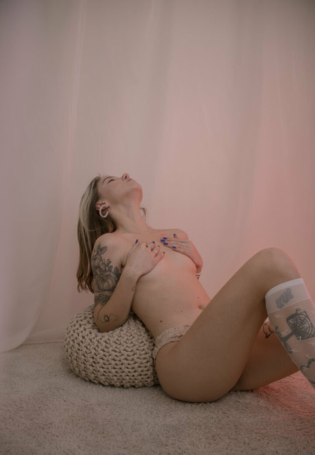 disimaria naked pornstar archive