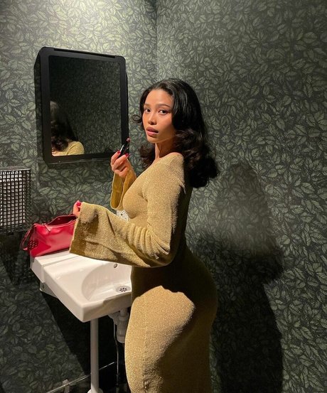 Aethyu pornstar naked pics