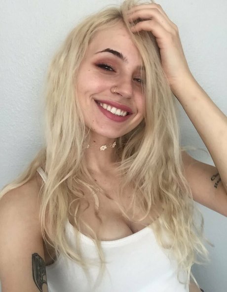 YungMallory porn model archive