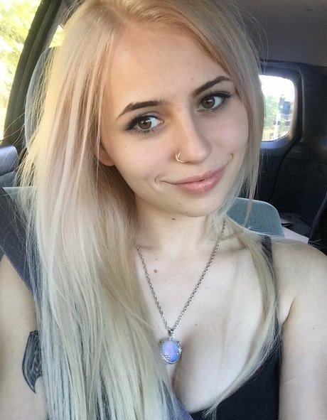 YungMallory model pornographic photo