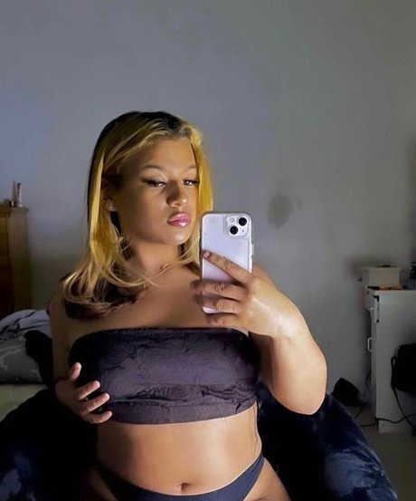 Holly Hennessy star sex photo