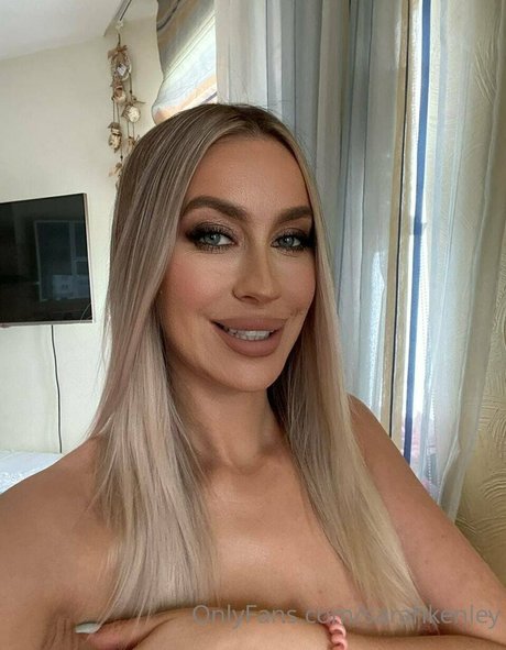 sarahkenley star nude pics