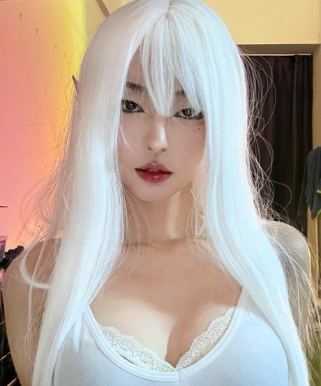 Daturakisses adult star image