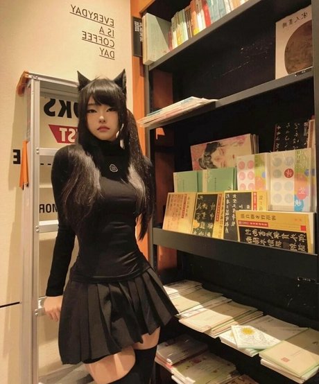 Daturakisses hot actress pic