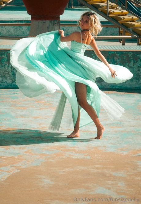 funsizedellyuwu sex actress galleries