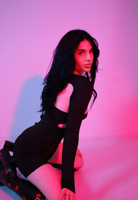 little mollyy sexy star image