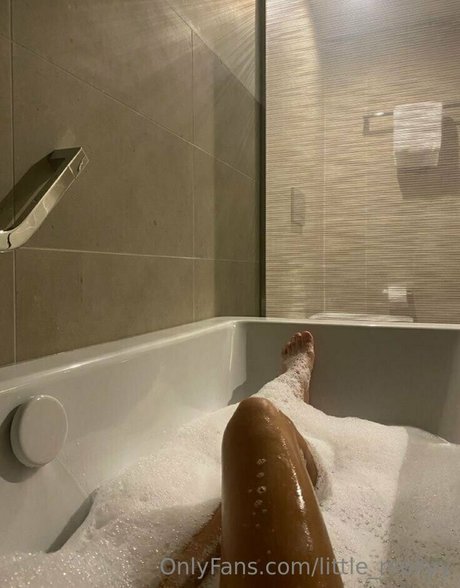 little mollyy model erotic images