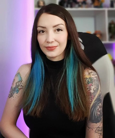 Thais joga exclusive model image