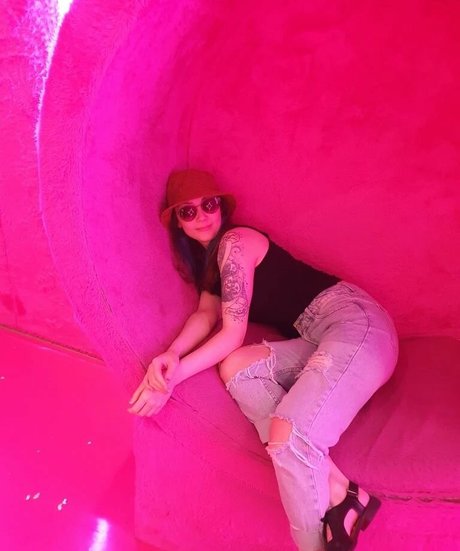 Thais joga model adult picture