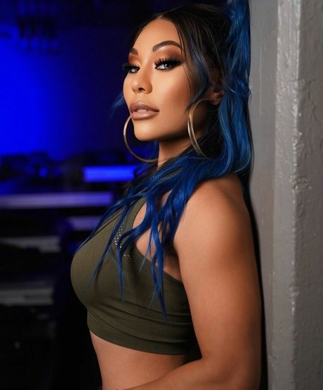 Mia Yim star free images