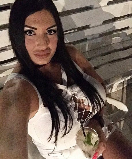 elisabetta mediterraneagirl sexy actress image