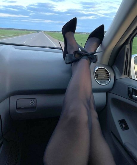 suna naked model gallery