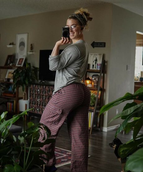 Kedfit pretty model images