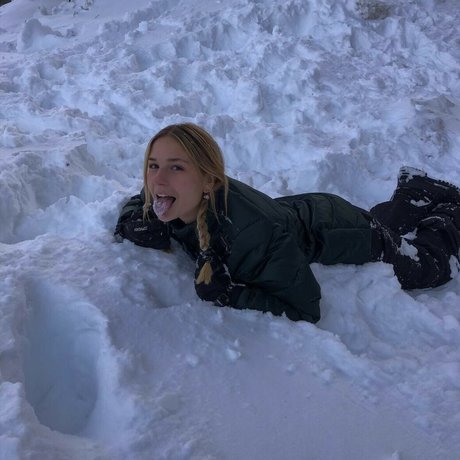 Chloe Nissanoff exclusive actress pics