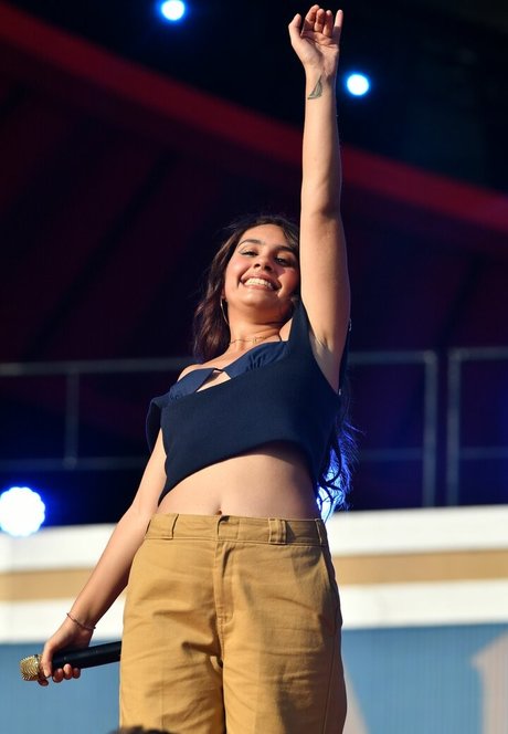 Alessia Cara model naked photos