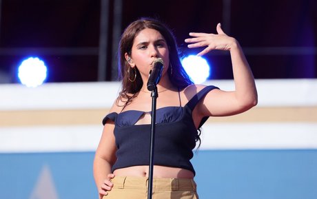 Alessia Cara star erotic picture