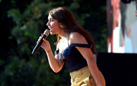 Alessia Cara xxx star images