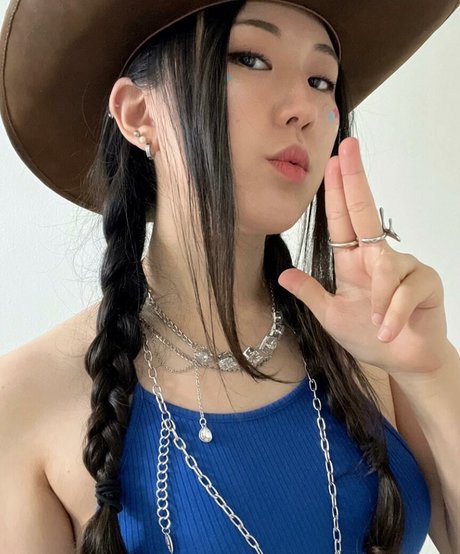 JisuArtist pornstar exclusive images