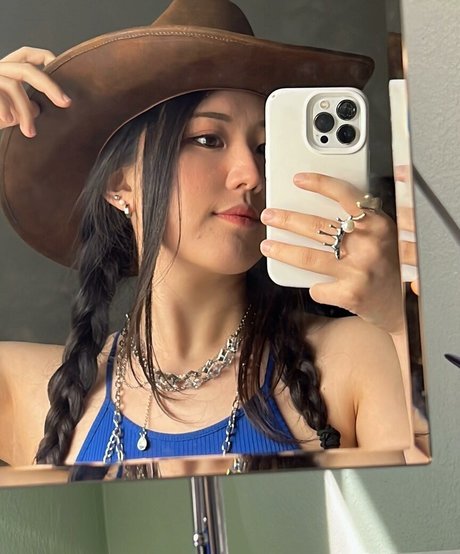 JisuArtist exclusive model picture