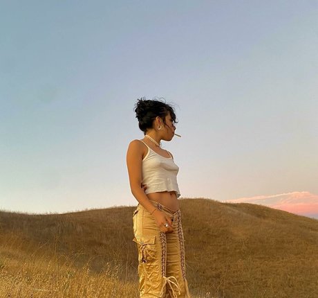 nosheylin hd actress pic