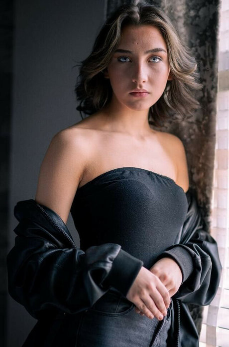 Abalil7 Abbililli model top photos