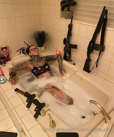 Vero Venturing star porn photo