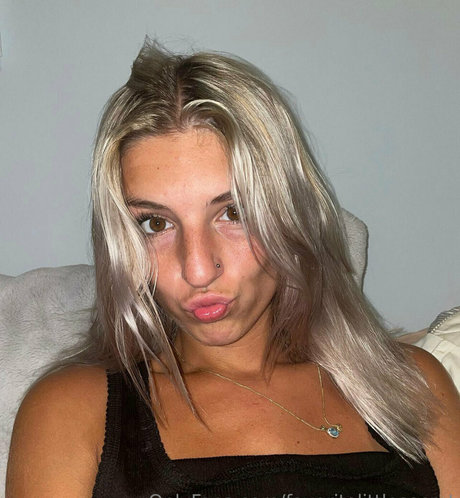 xoxambs adult model picture