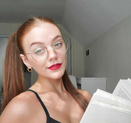 ashendeavorss beautiful model image