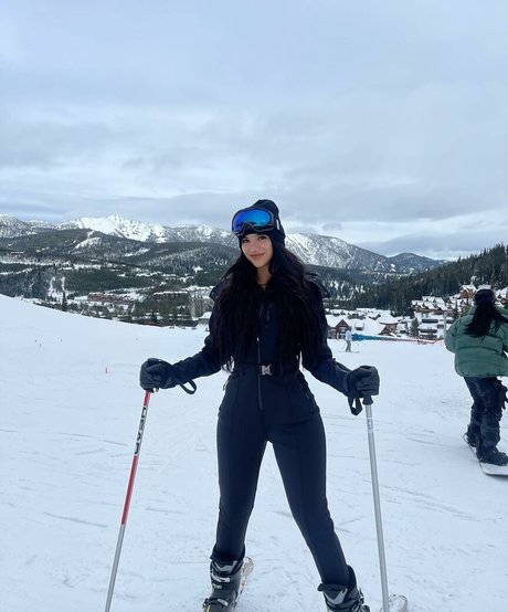 blonde milf onlyfans hd pics