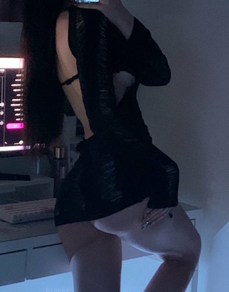 bvnnny naked star pic