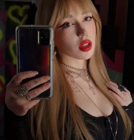 FlodaASMR adult star img