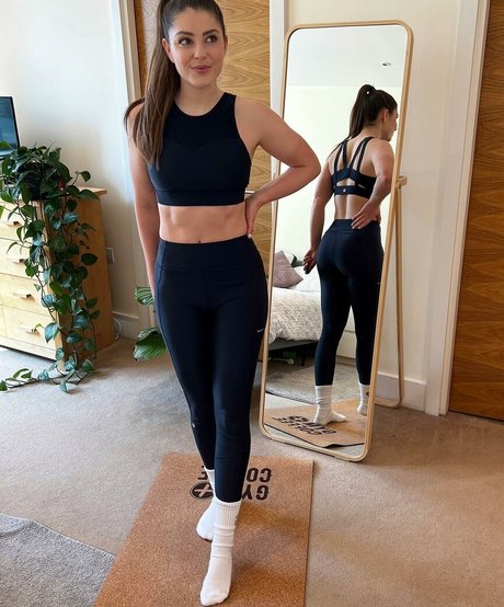 young onlyfans top picture